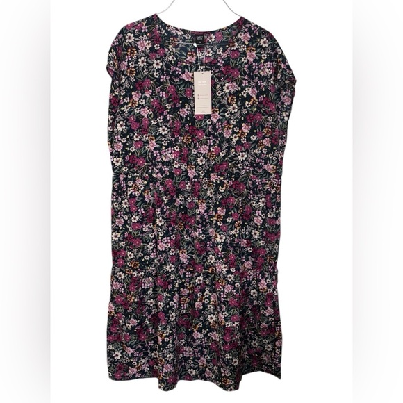 Emery Rose Dresses & Skirts - NWT Moody Floral Midi Dress - Black and Pink